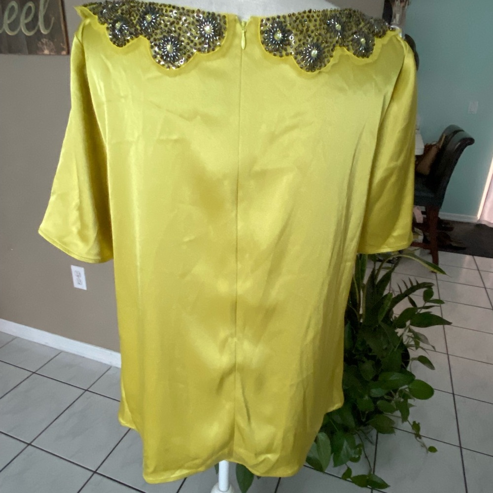 NWOT St John Evening $525 Beaded Sequin Blouse 12 Liquid Satin Silky Chartruese - Picture 9 of 15